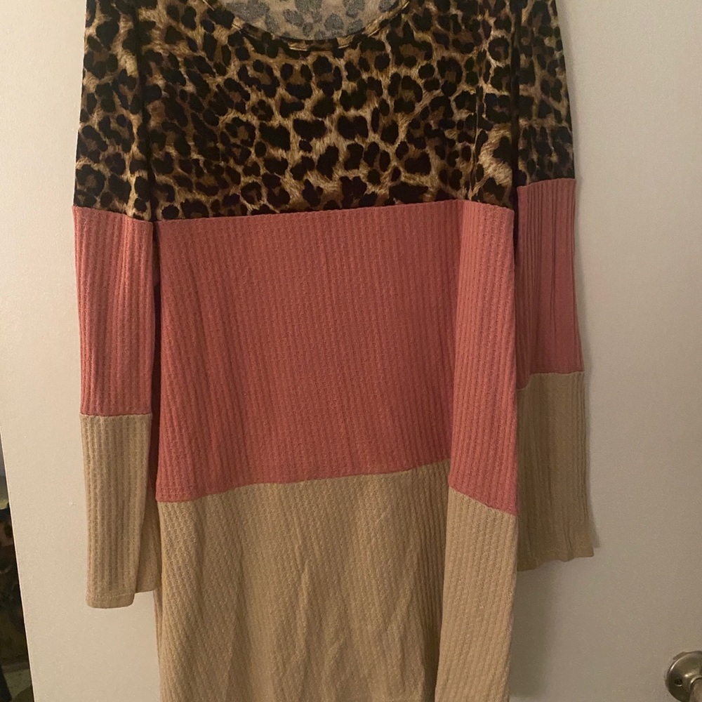 Cheetah, coral and and beige. Only worn 3 times.